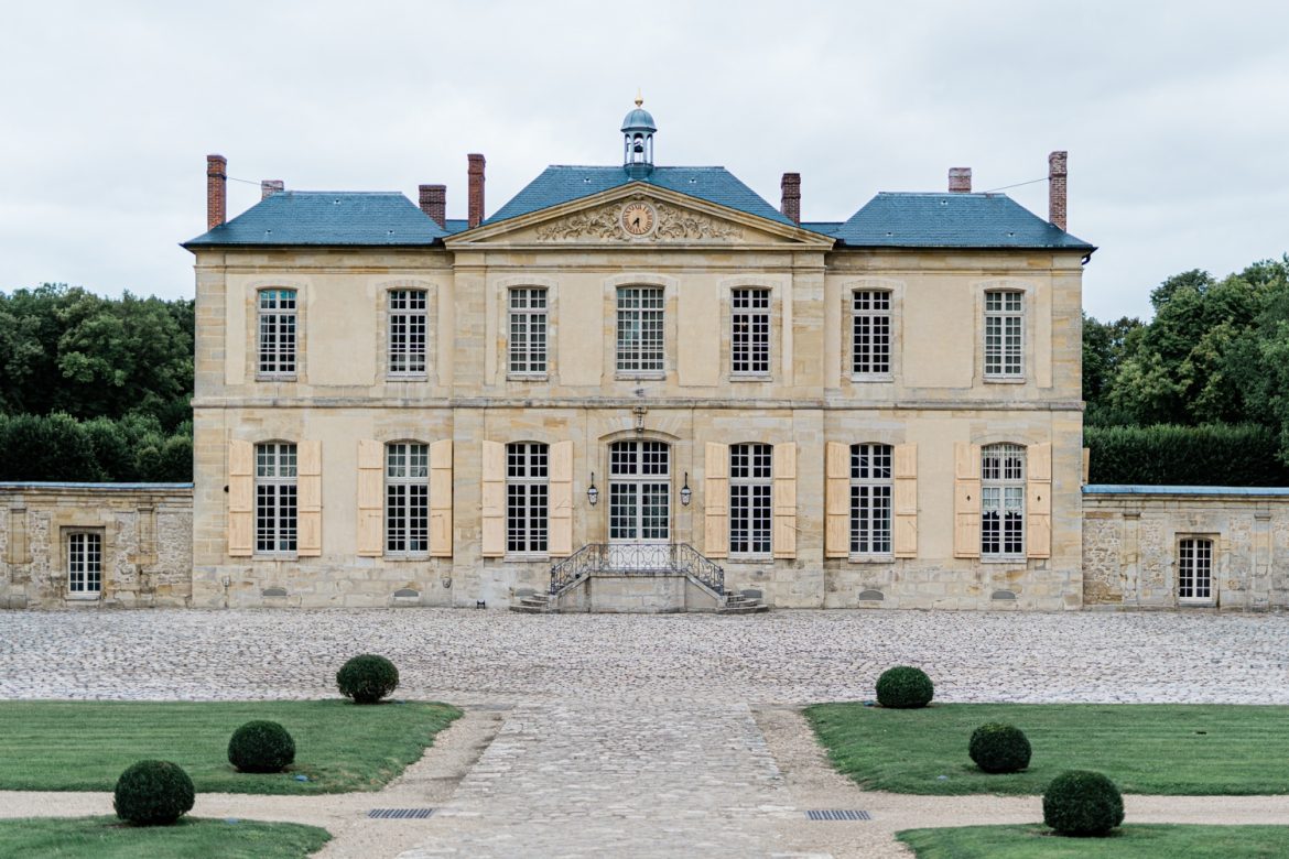 Chateau de Villette Boudoir – The White Wren