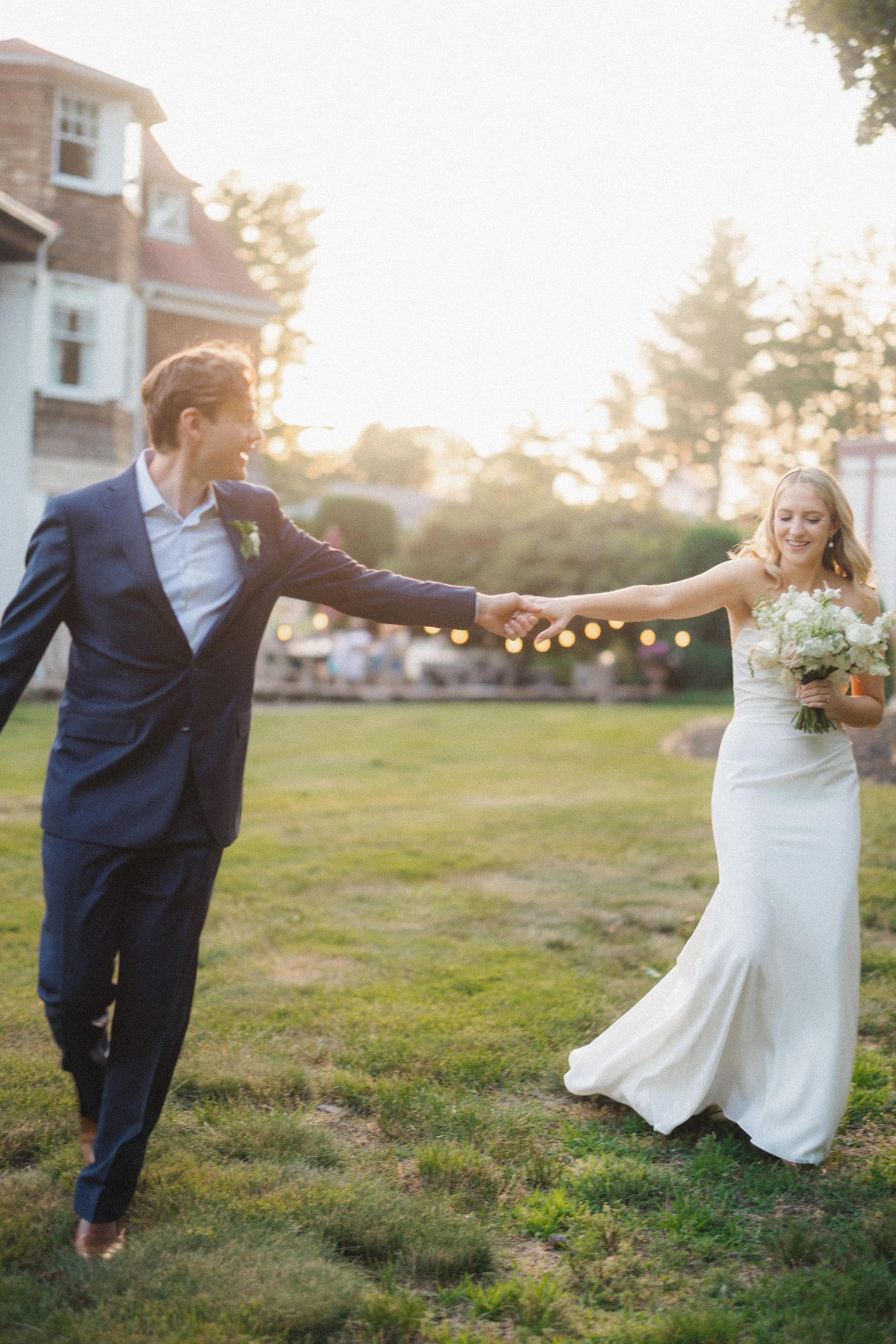 A Romantic Pomfret Academy Wedding | Liz \u0026 Noah – The White Wren, image size:1500x2250